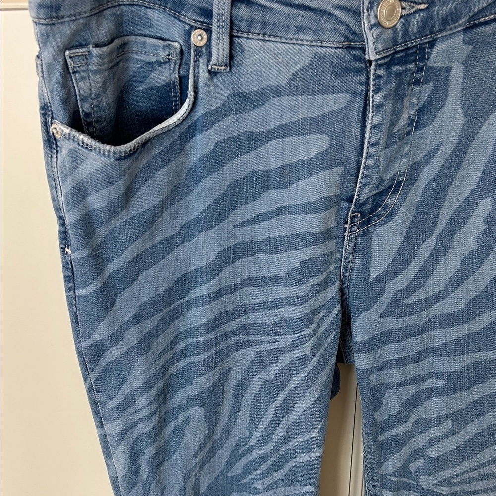 We The Free Low Tide Zebra Pattern Flare Jeans Sz 30 - Picture 3 of 10